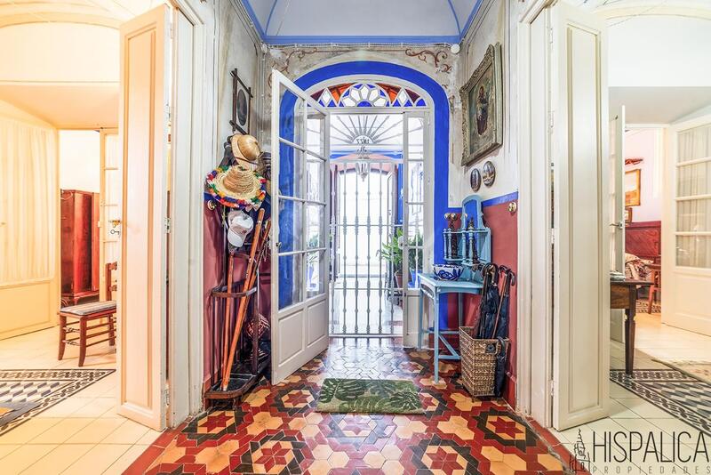 7 bedroom Townhouse for sale