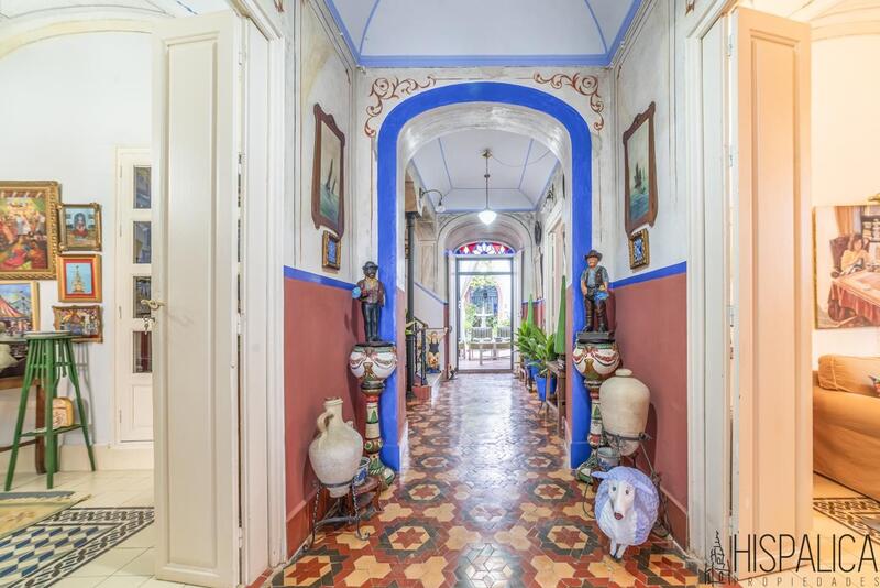 7 bedroom Townhouse for sale