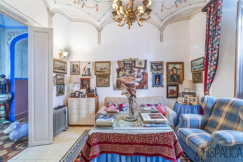7 bedroom Townhouse for sale
