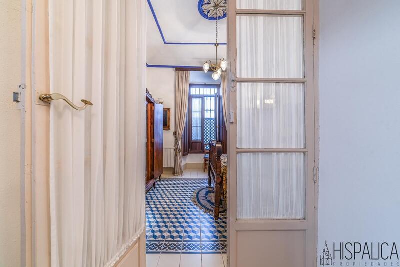 7 bedroom Townhouse for sale