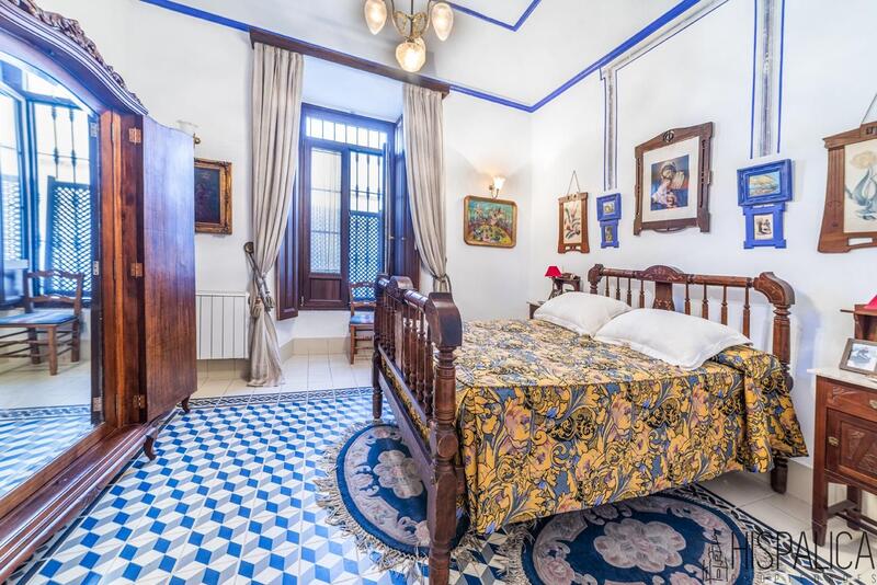 7 bedroom Townhouse for sale