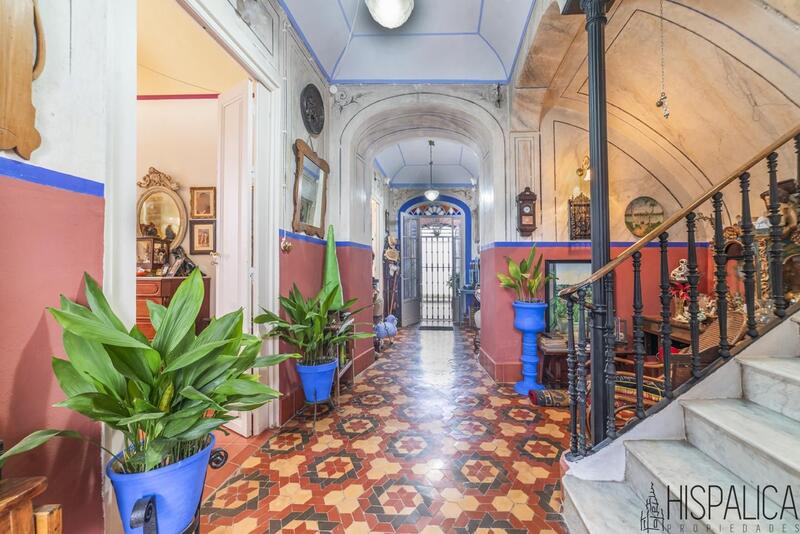 7 bedroom Townhouse for sale