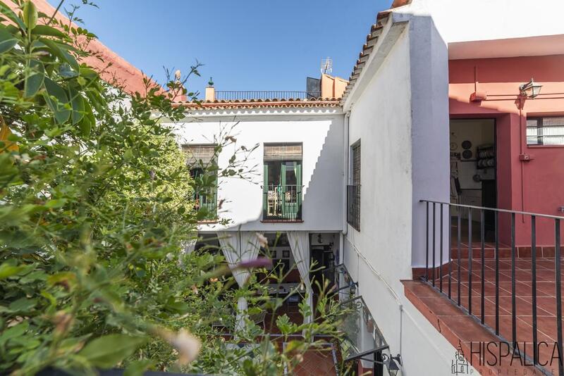 7 bedroom Townhouse for sale
