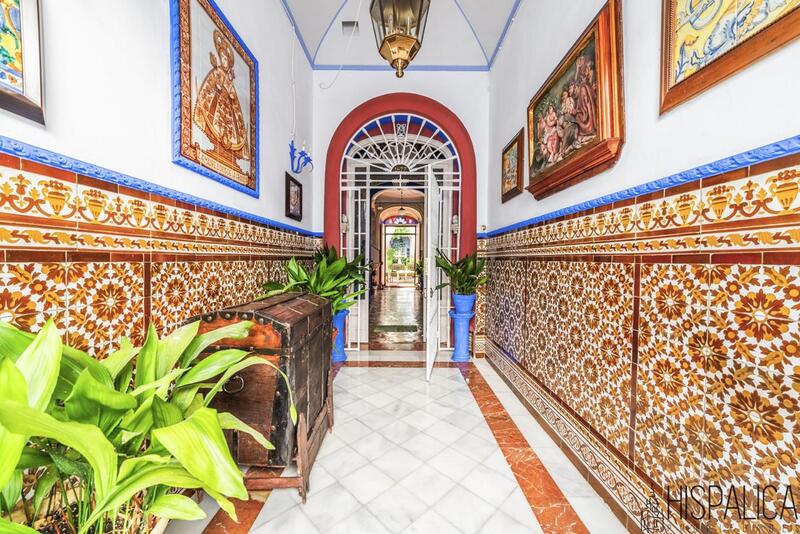 7 bedroom Townhouse for sale