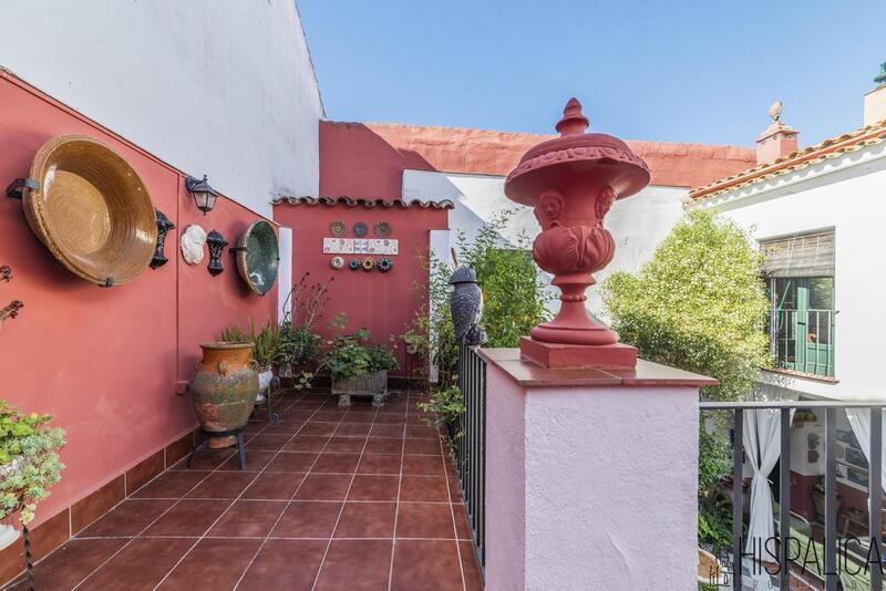 7 bedroom Townhouse for sale