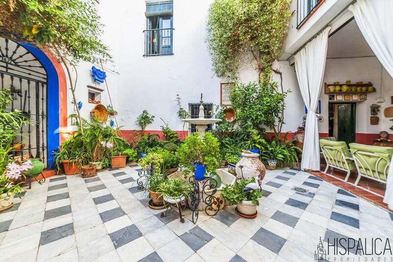 7 bedroom Townhouse for sale