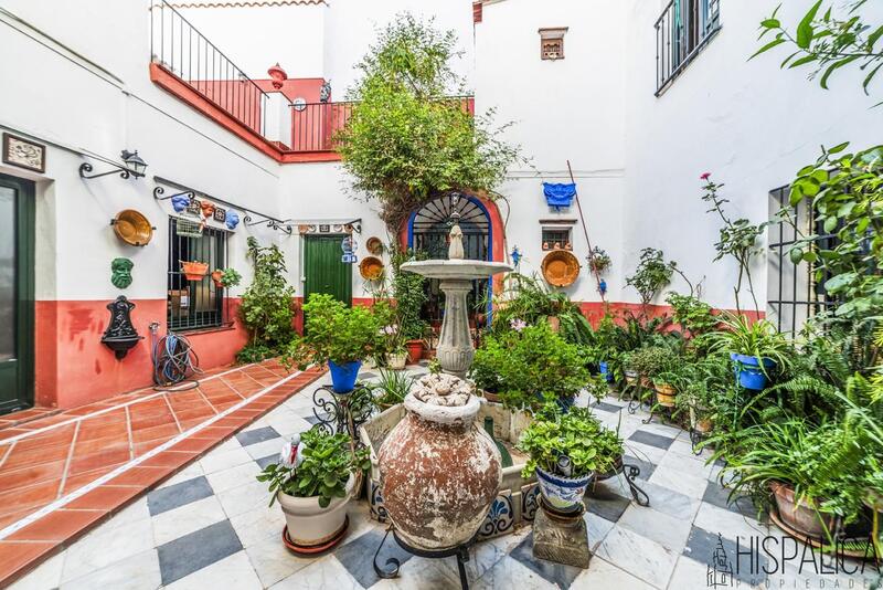 7 bedroom Townhouse for sale