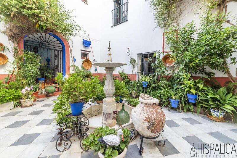 7 bedroom Townhouse for sale