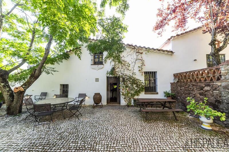 5 bedroom Country House for sale