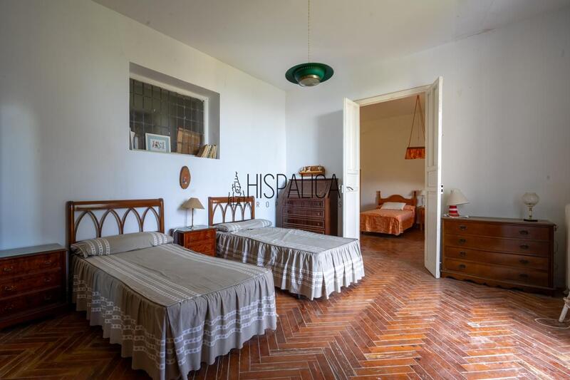 6 bedroom Villa for sale