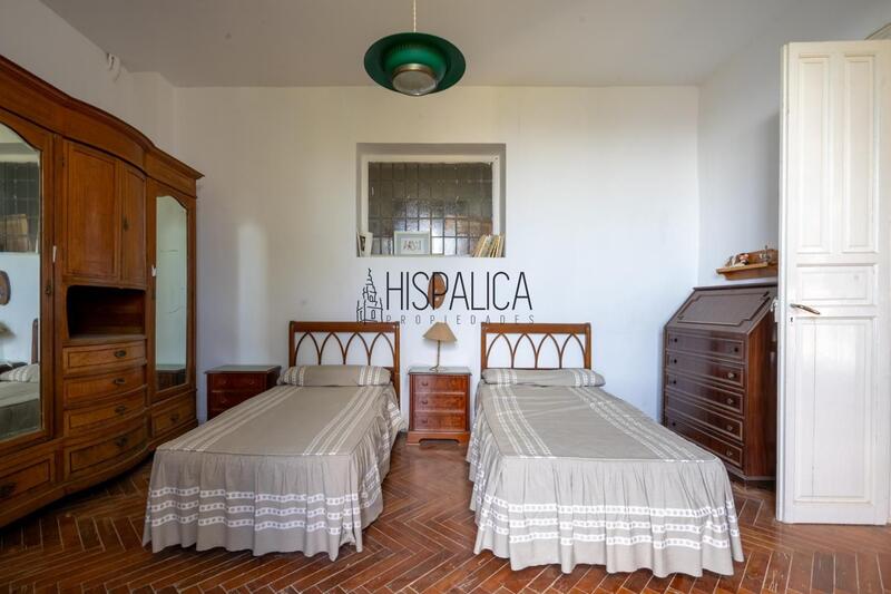 6 bedroom Villa for sale