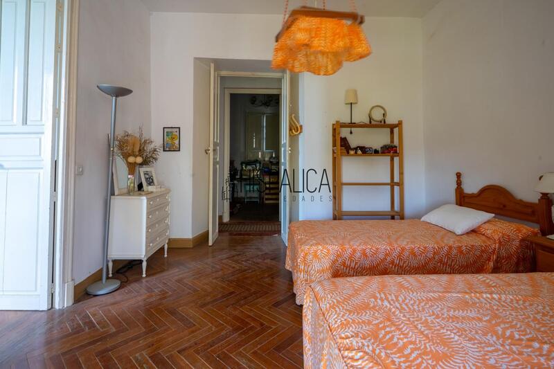 6 bedroom Villa for sale