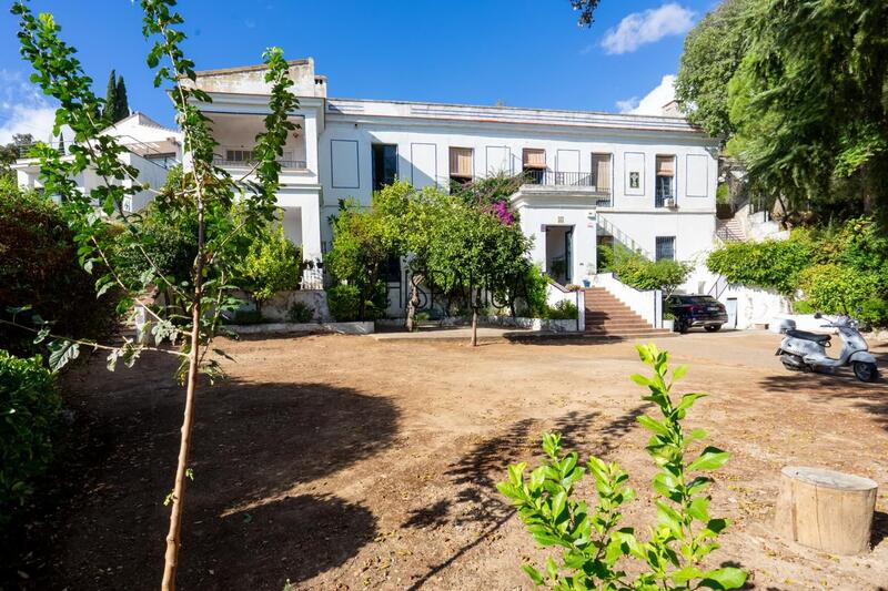 6 bedroom Villa for sale