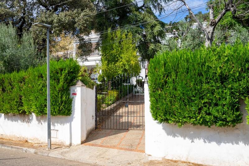 6 bedroom Villa for sale