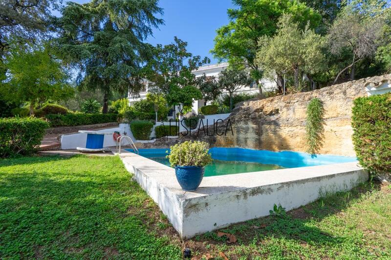 6 bedroom Villa for sale