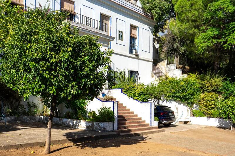 6 bedroom Villa for sale