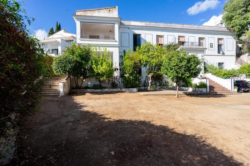 6 bedroom Villa for sale