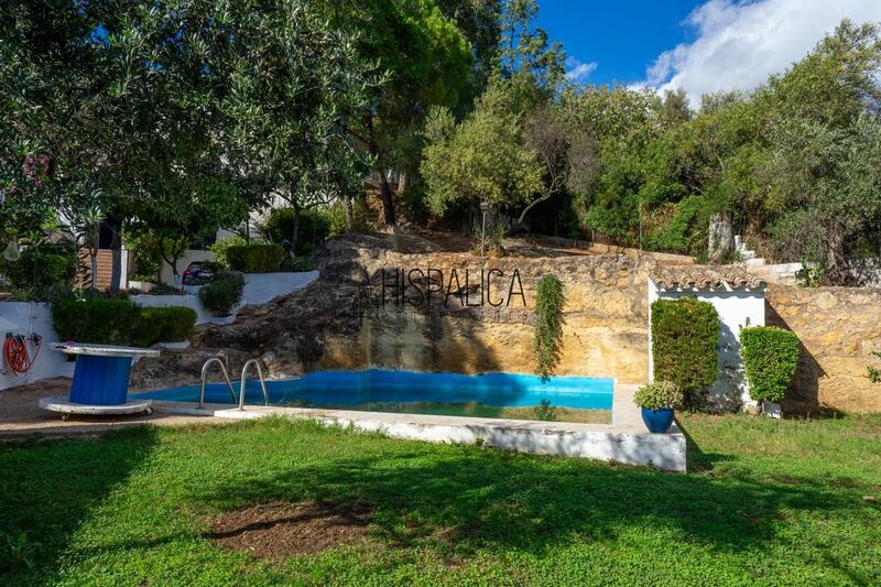 6 bedroom Villa for sale