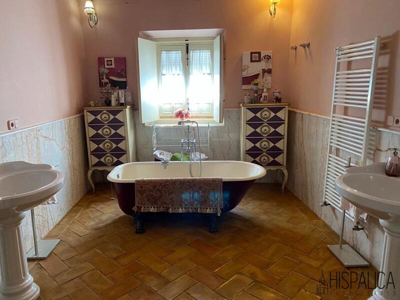 8 sovrum Villa till salu