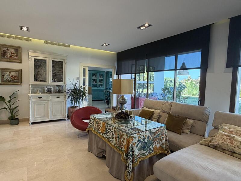 6 bedroom Villa for sale