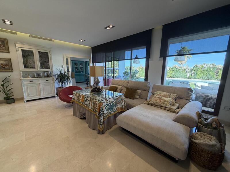 6 bedroom Villa for sale