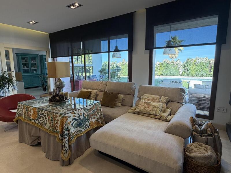 6 bedroom Villa for sale