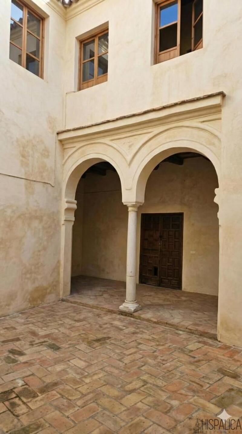 6 bedroom Villa for sale