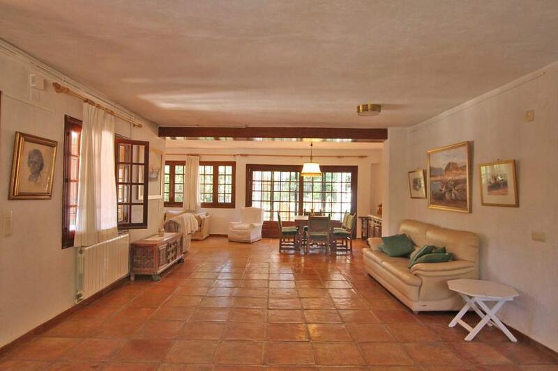 9 bedroom Villa for sale