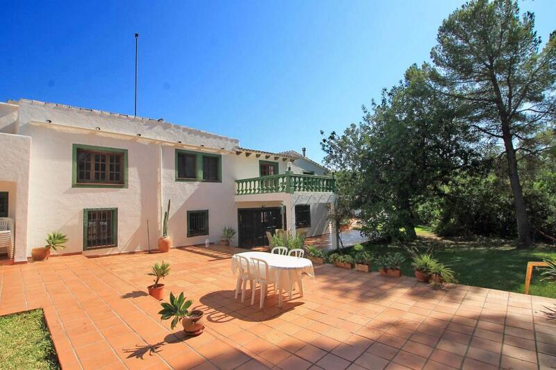 9 bedroom Villa for sale