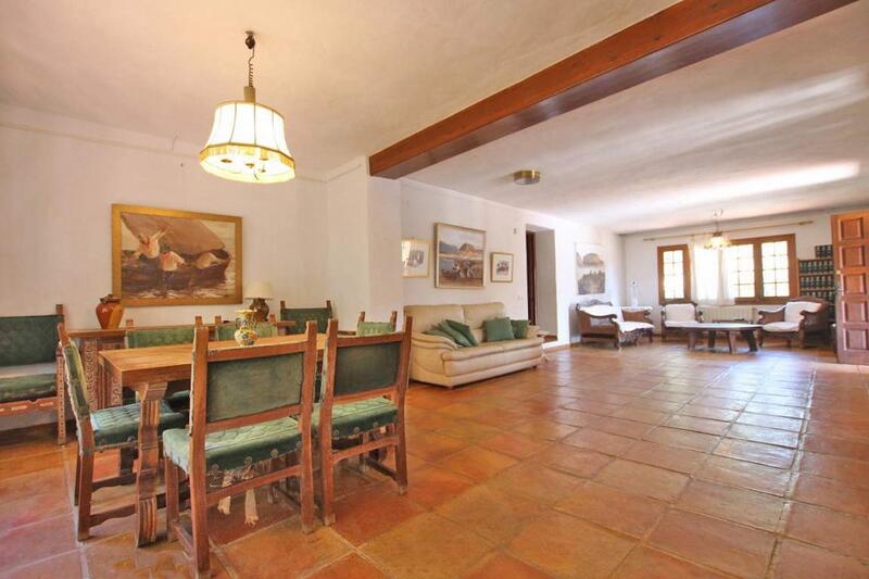 9 bedroom Villa for sale