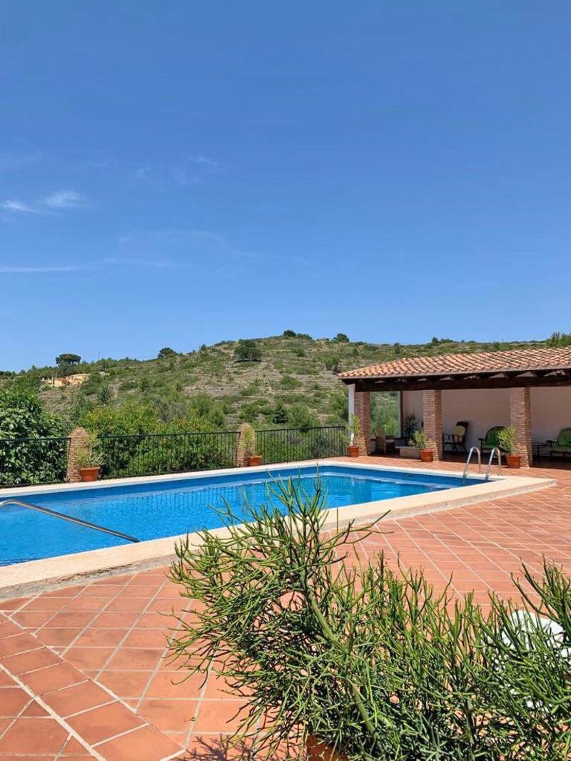 9 bedroom Villa for sale