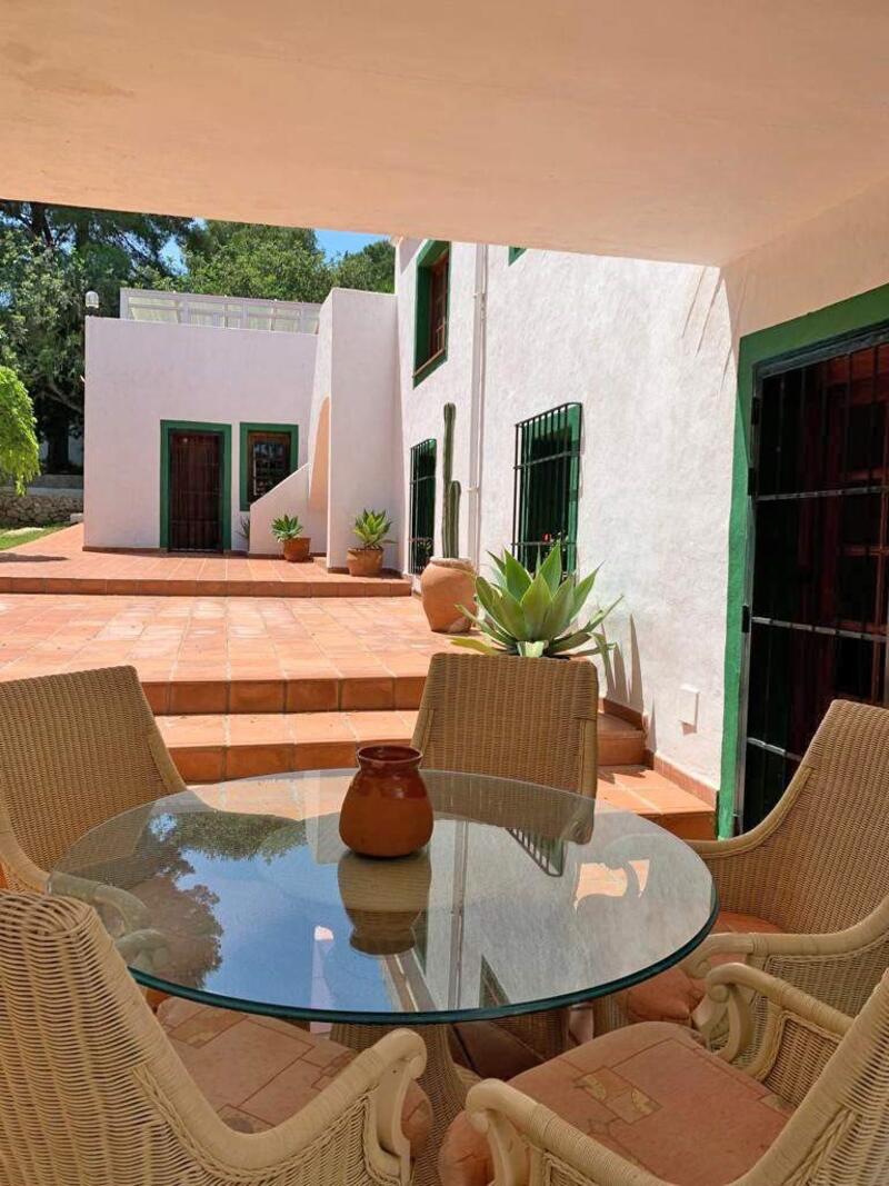 9 bedroom Villa for sale