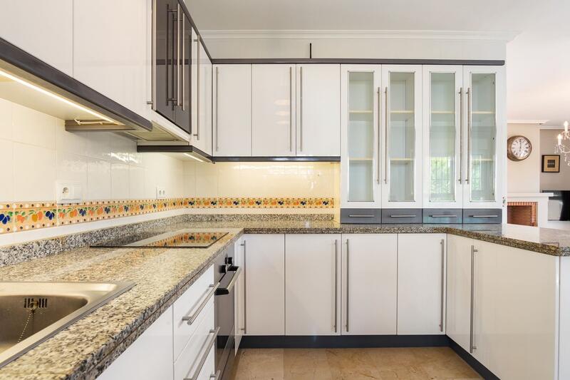 4 спальная комната Деревенский Дом продается