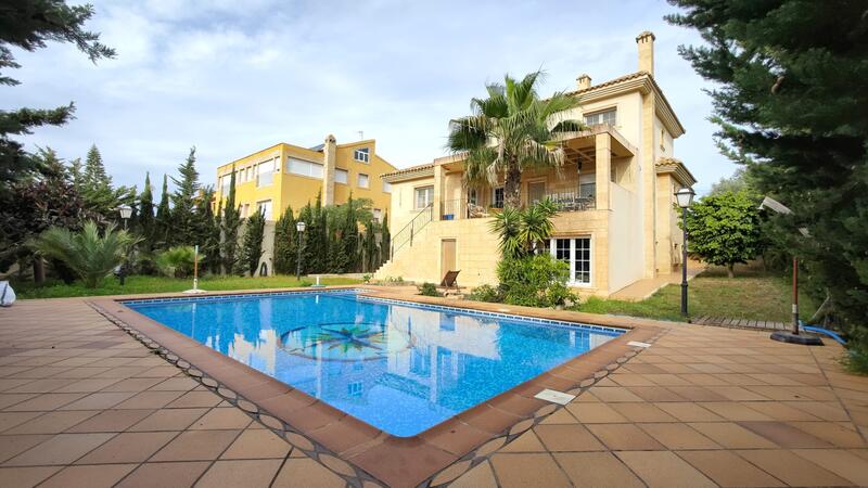 Herregård til salgs i Torrevieja, Alicante