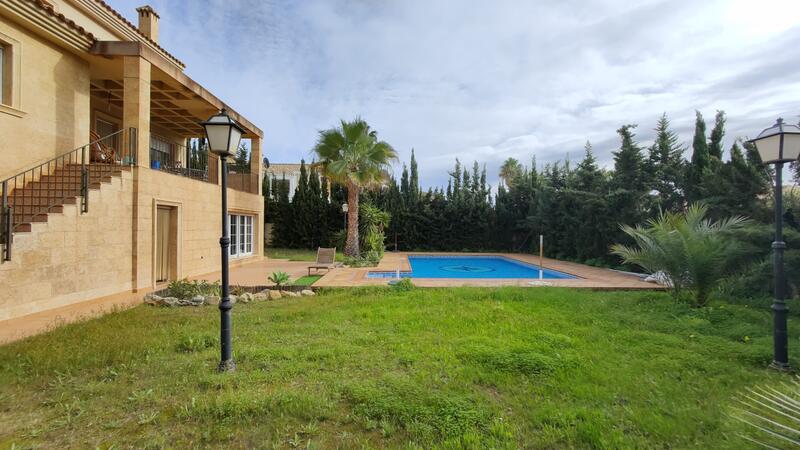 6 bedroom Country House for sale