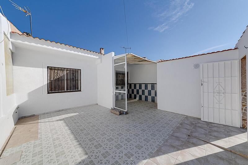 Villa til salg i Torrevieja, Alicante