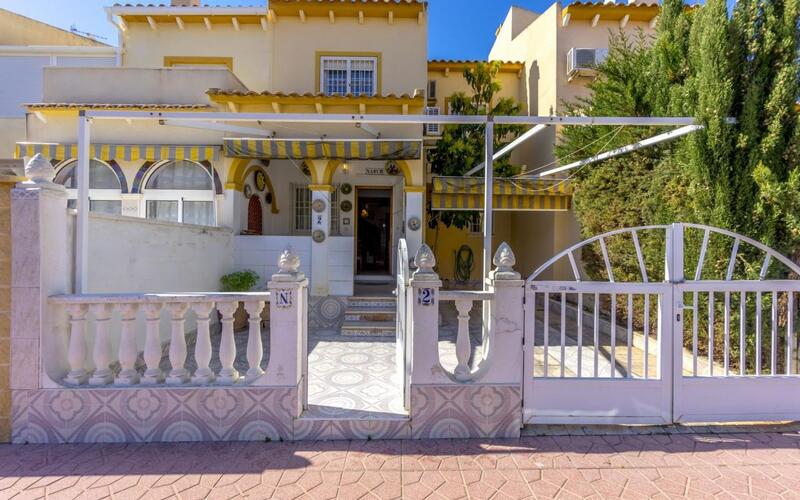 Townhouse for sale in Orihuela Costa, Alicante