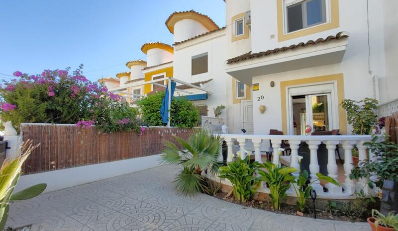 Townhouse for sale in Orihuela Costa, Alicante