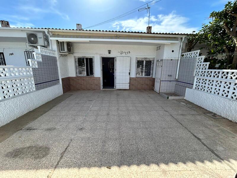 вилла продается в Torrevieja, Alicante