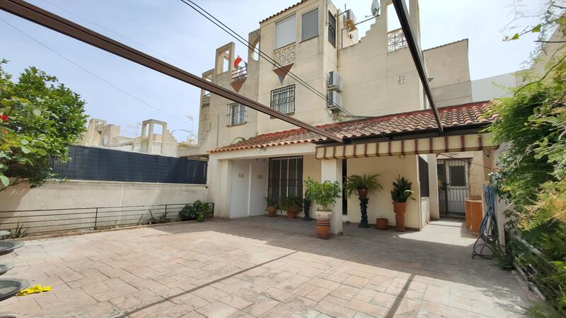 Duplex til salgs i Torrevieja, Alicante