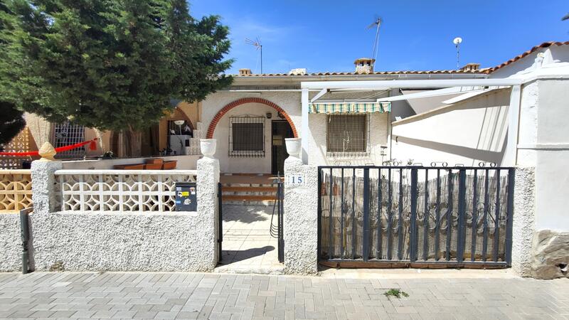 вилла продается в Torrevieja, Alicante