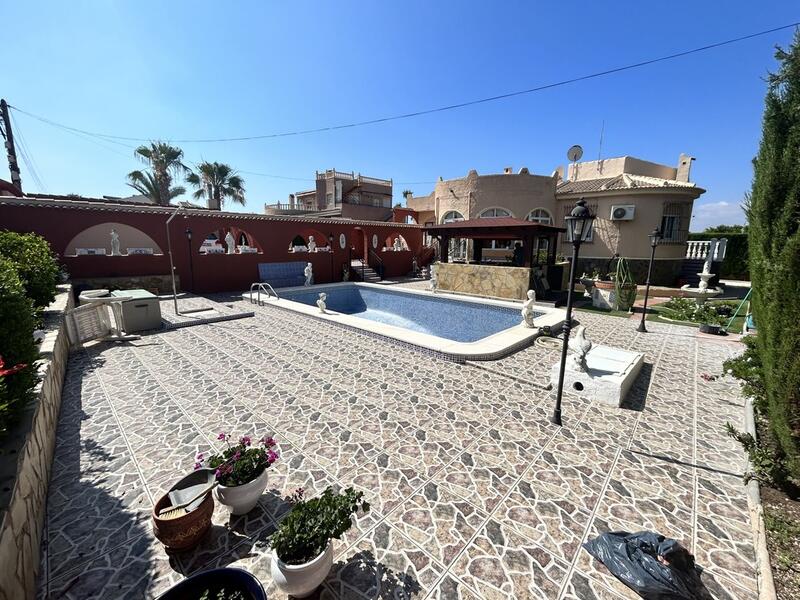 Country House for sale in Torrevieja, Alicante