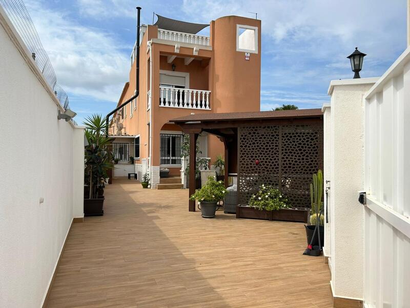 Duplex for sale in Torrevieja, Alicante