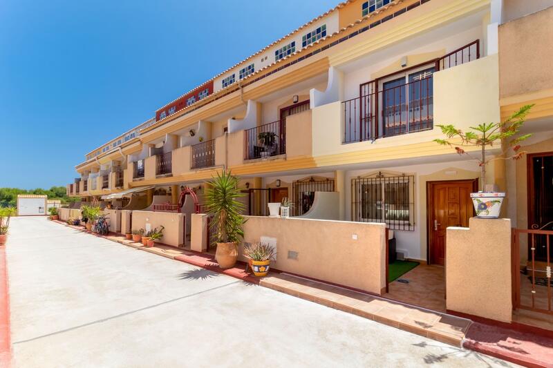 Townhouse for sale in Orihuela Costa, Alicante