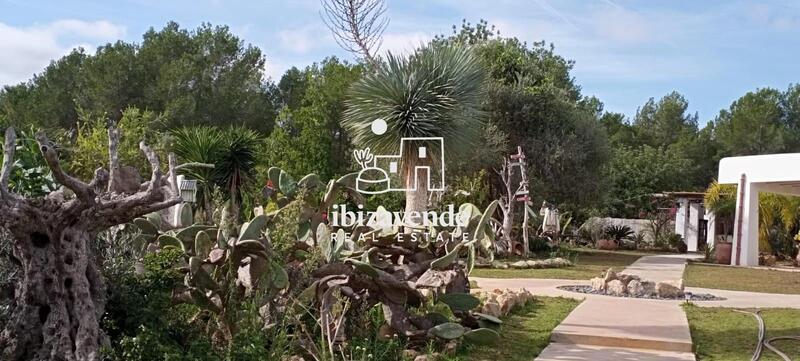 10 bedroom Villa for sale