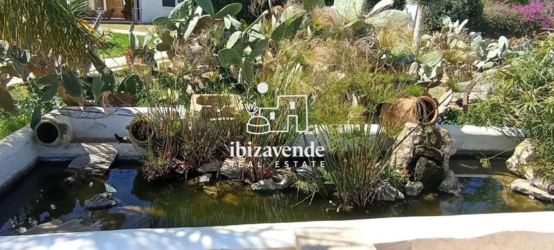 10 bedroom Villa for sale
