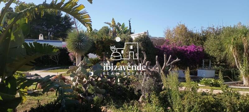 10 bedroom Villa for sale