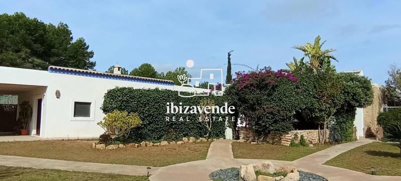 10 bedroom Villa for sale