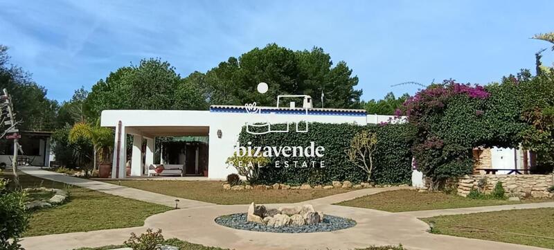 10 bedroom Villa for sale