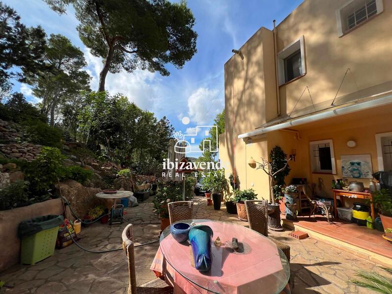 6 bedroom Villa for sale